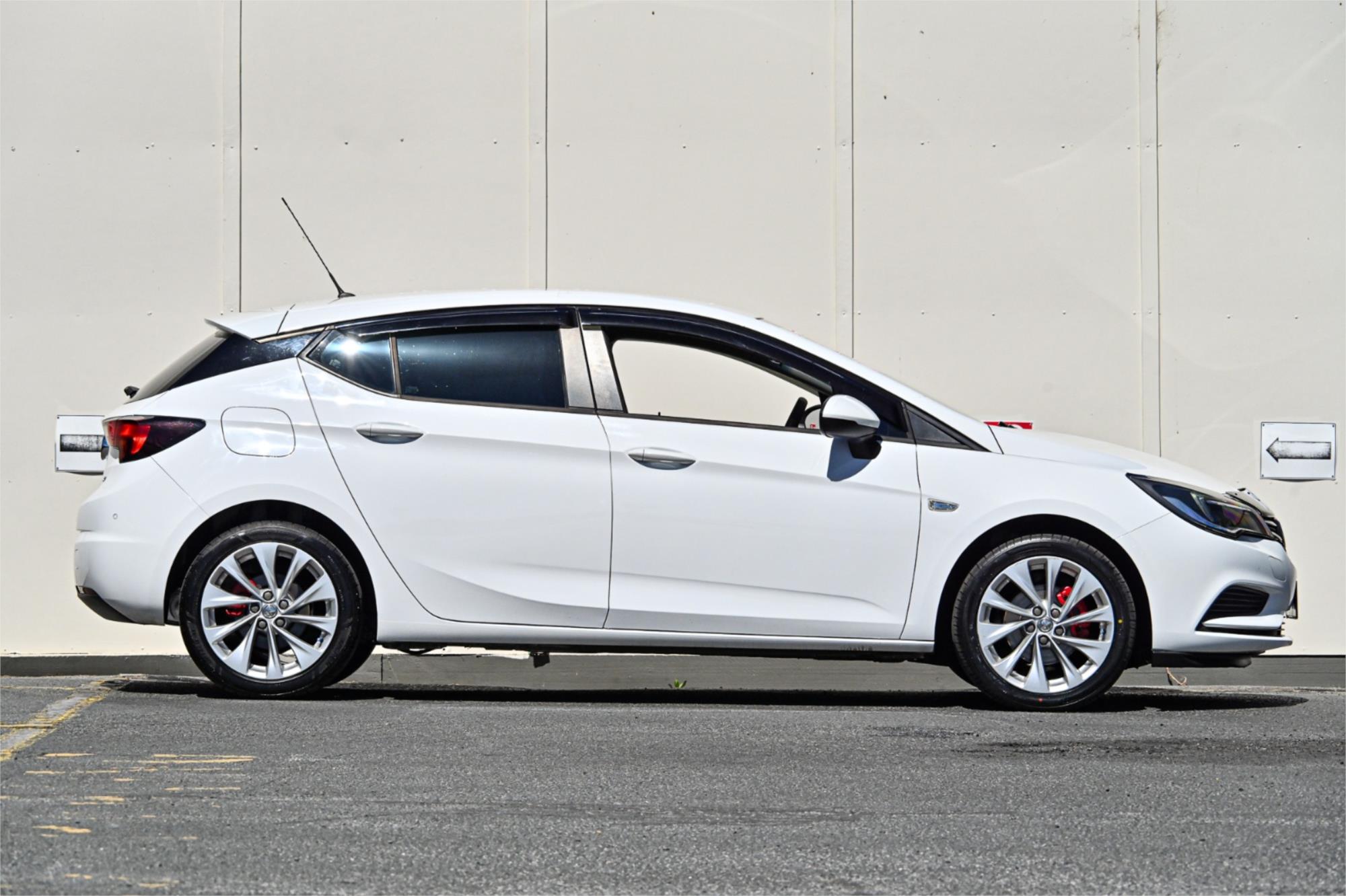 2018 HOLDEN ASTRA BK MY17.5 R 6 SP AUTOMATIC 5D HATCHBACK