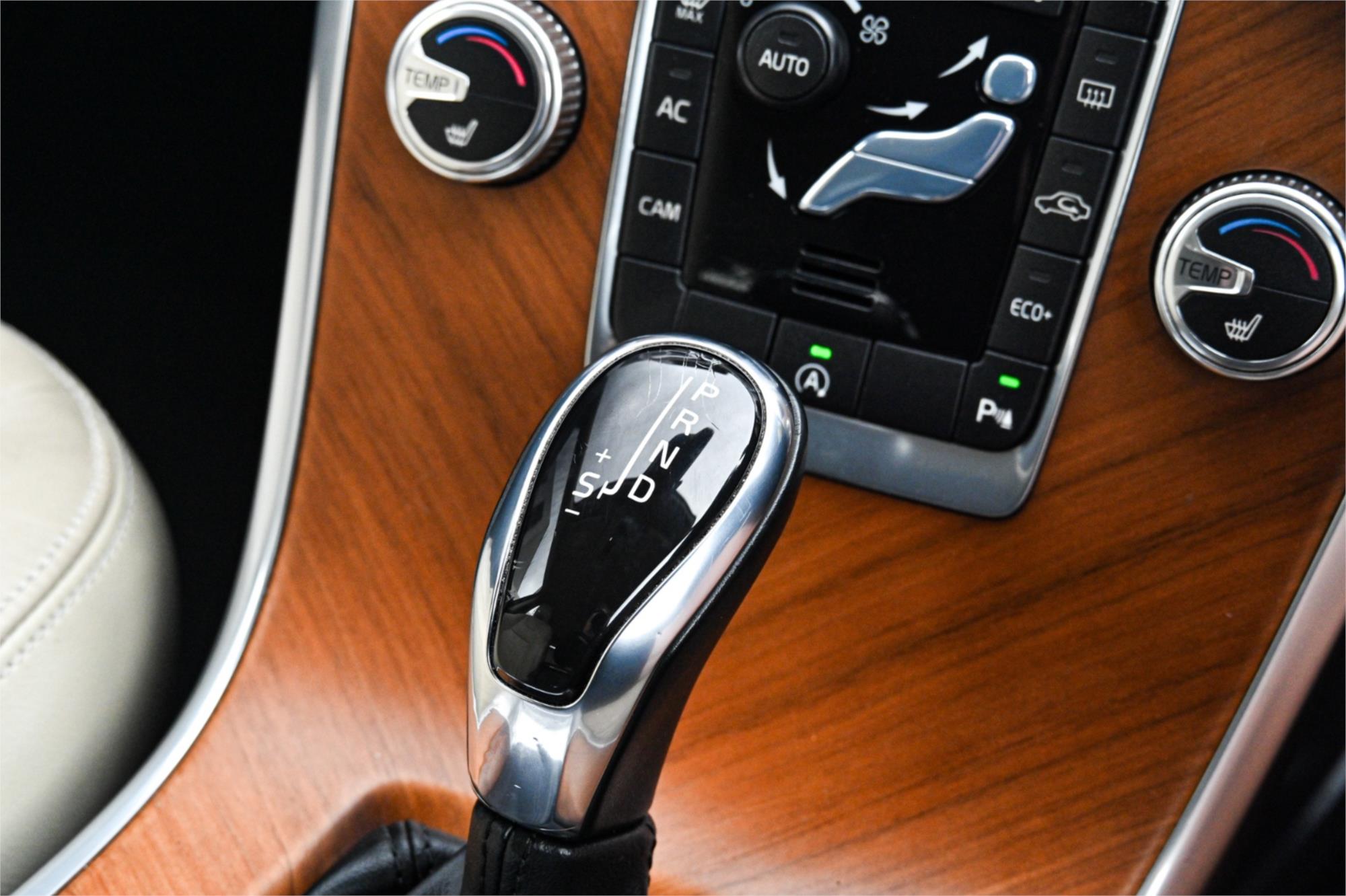 2016 VOLVO XC60 DZ MY16 T5 LUXURY 8 SP AUTOMATIC 4D WAGON
