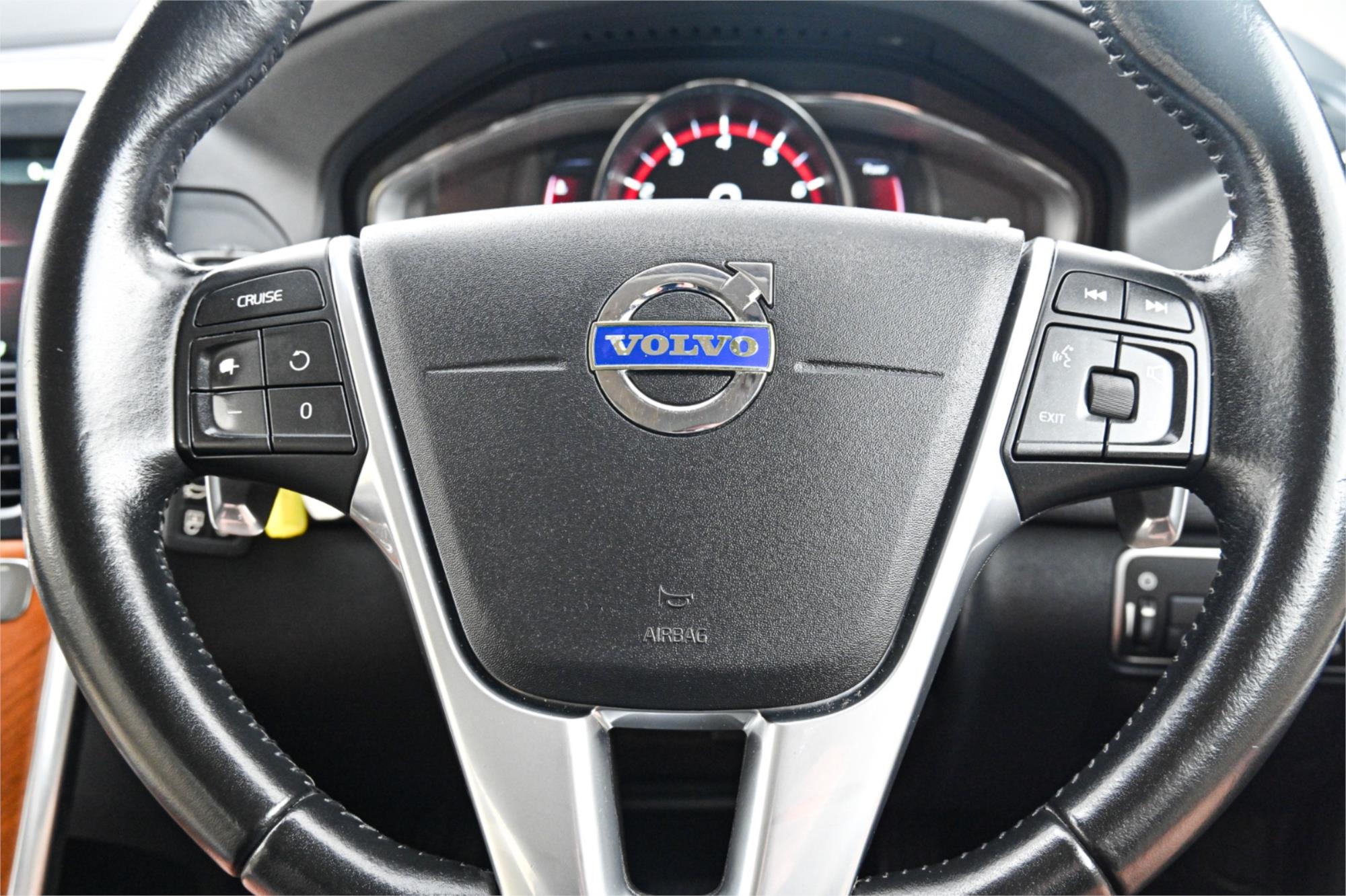 2016 VOLVO XC60 DZ MY16 T5 LUXURY 8 SP AUTOMATIC 4D WAGON