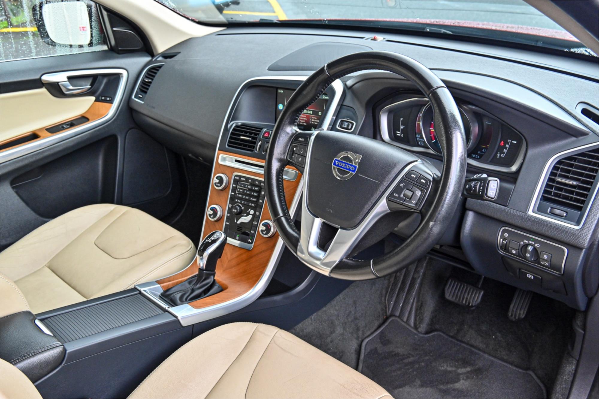 2016 VOLVO XC60 DZ MY16 T5 LUXURY 8 SP AUTOMATIC 4D WAGON