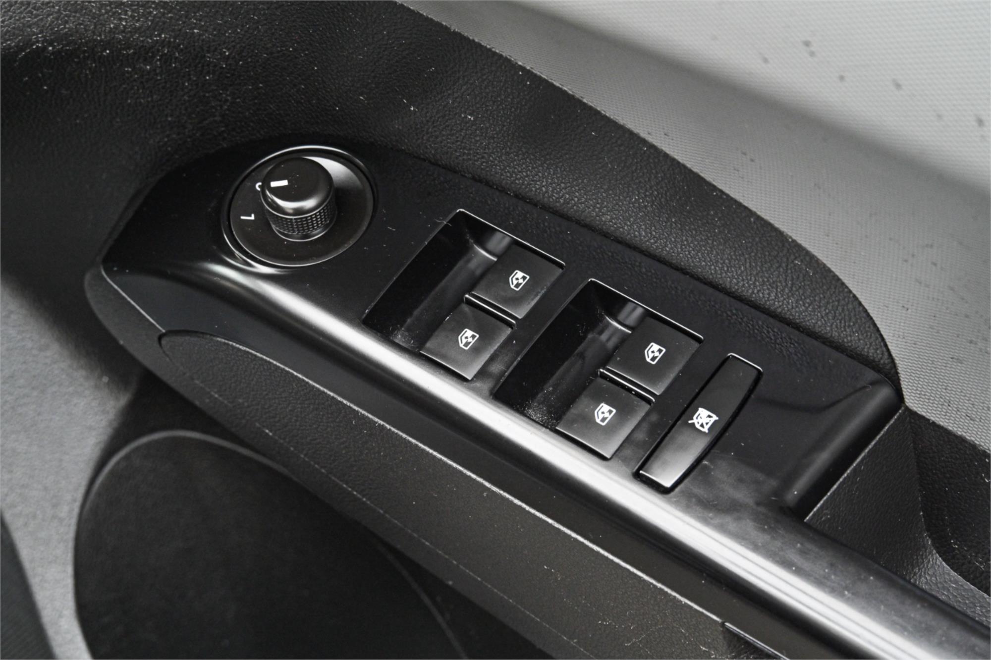 2012 HOLDEN BARINA TM 5 SP MANUAL 5D HATCHBACK