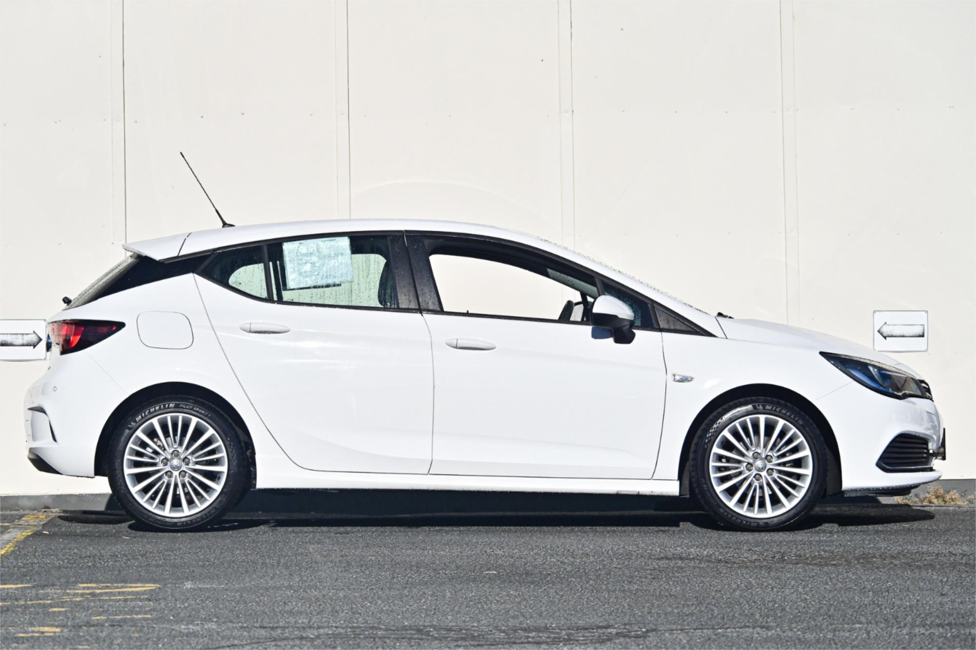 2016 HOLDEN ASTRA BK MY17 R 6 SP AUTOMATIC 5D HATCHBACK