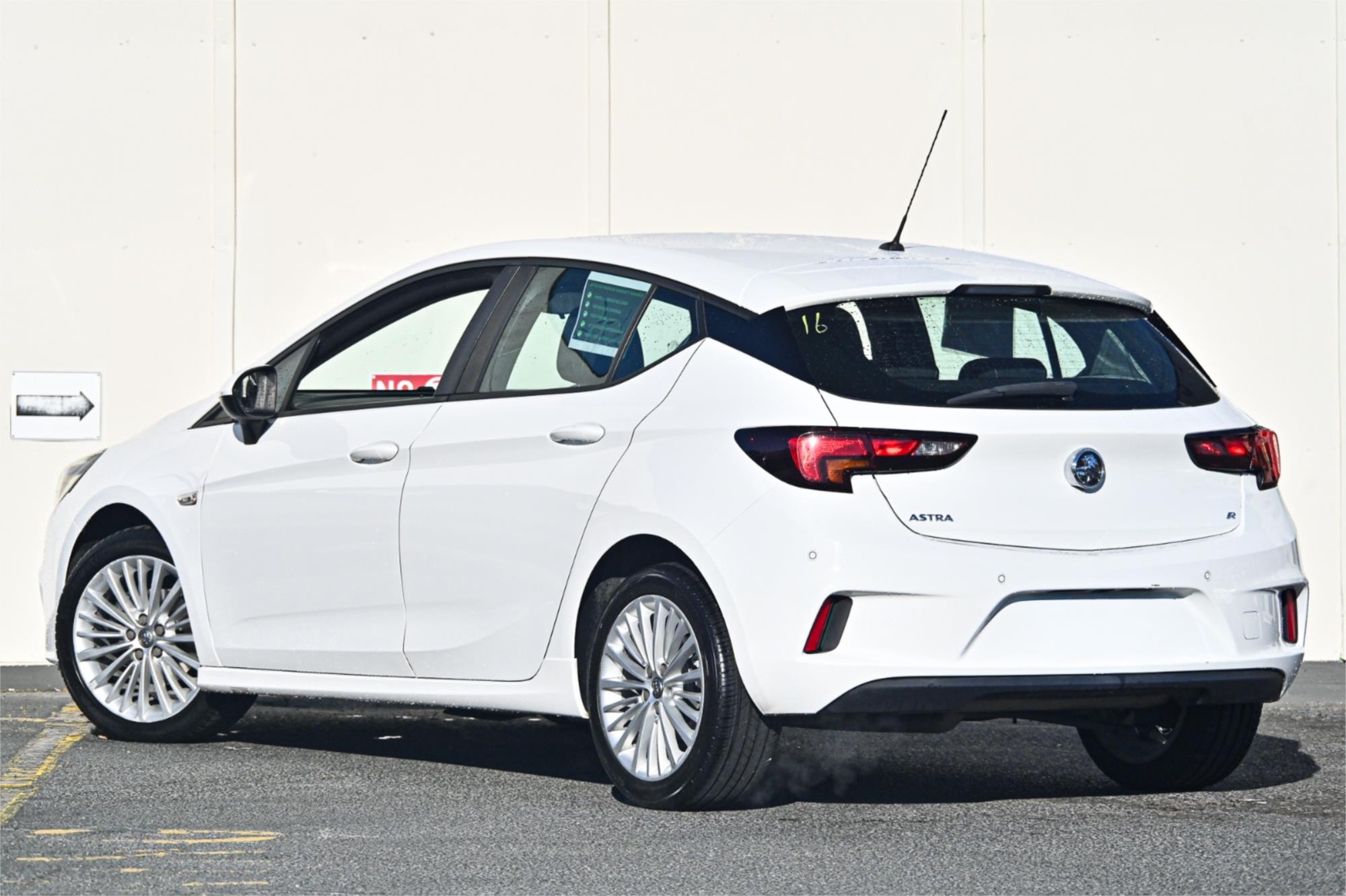 2016 HOLDEN ASTRA BK MY17 R 6 SP AUTOMATIC 5D HATCHBACK