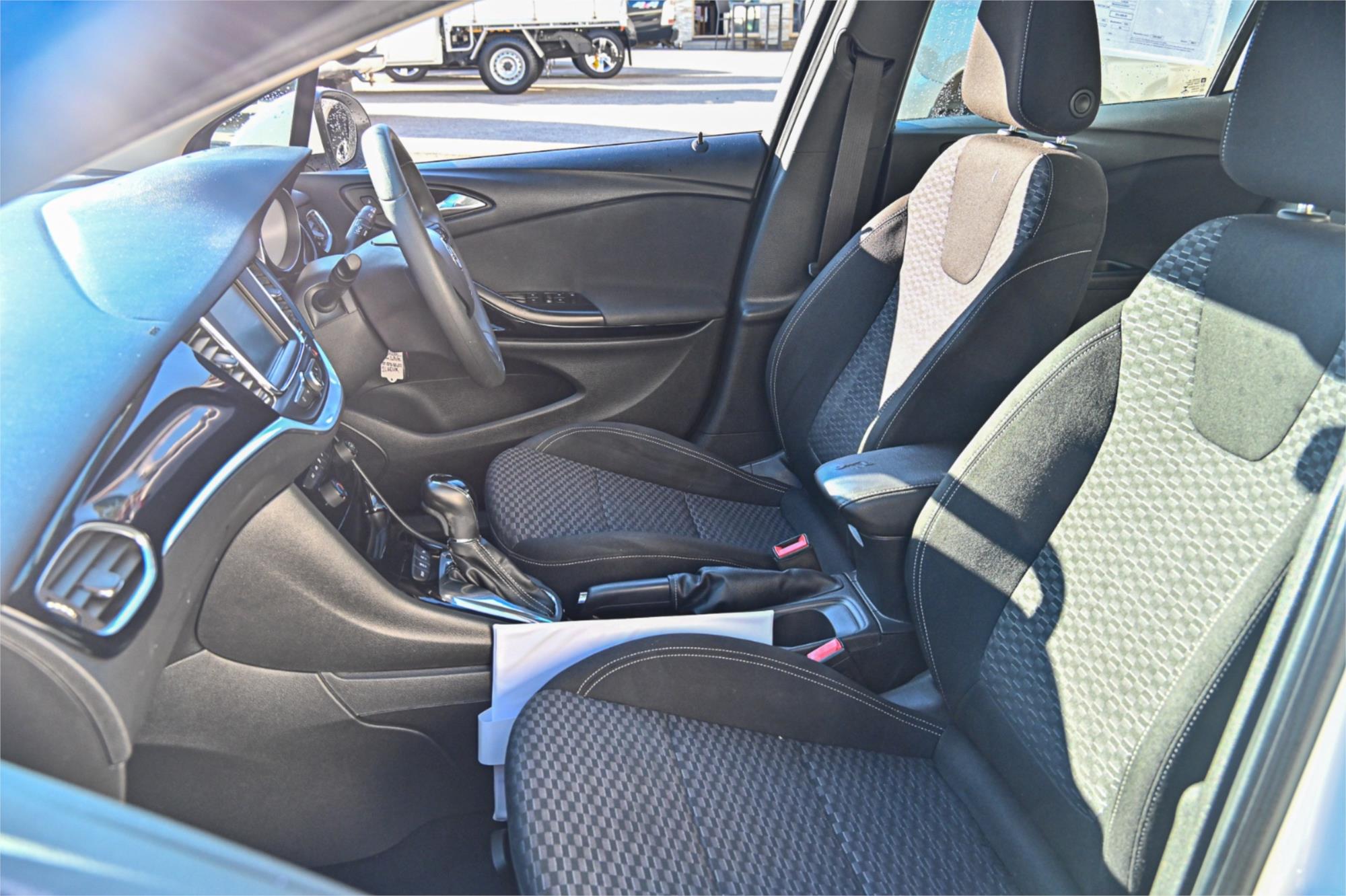 2016 HOLDEN ASTRA BK MY17 R 6 SP AUTOMATIC 5D HATCHBACK