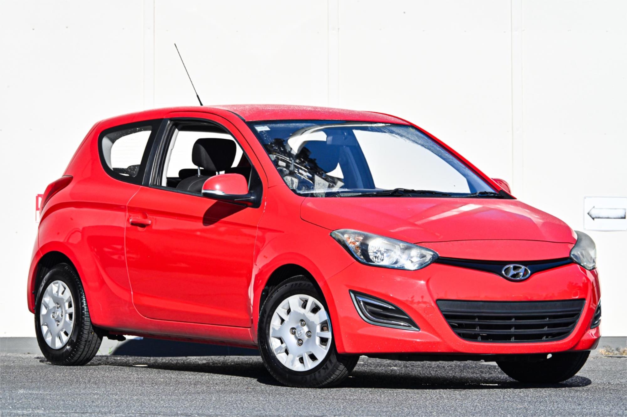 2013 HYUNDAI i20 PB MY12.5 ACTIVE 4 SP AUTOMATIC 3D HATCHBACK