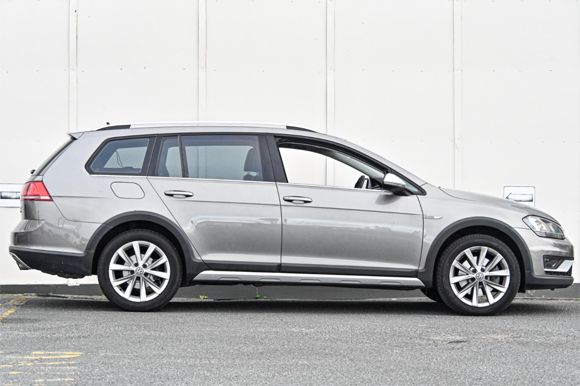 2016 VOLKSWAGEN GOLF AU MY16 ALLTRACK 132 TSI 6 SP AUTO DIRECT SHIFT 4D WAGON