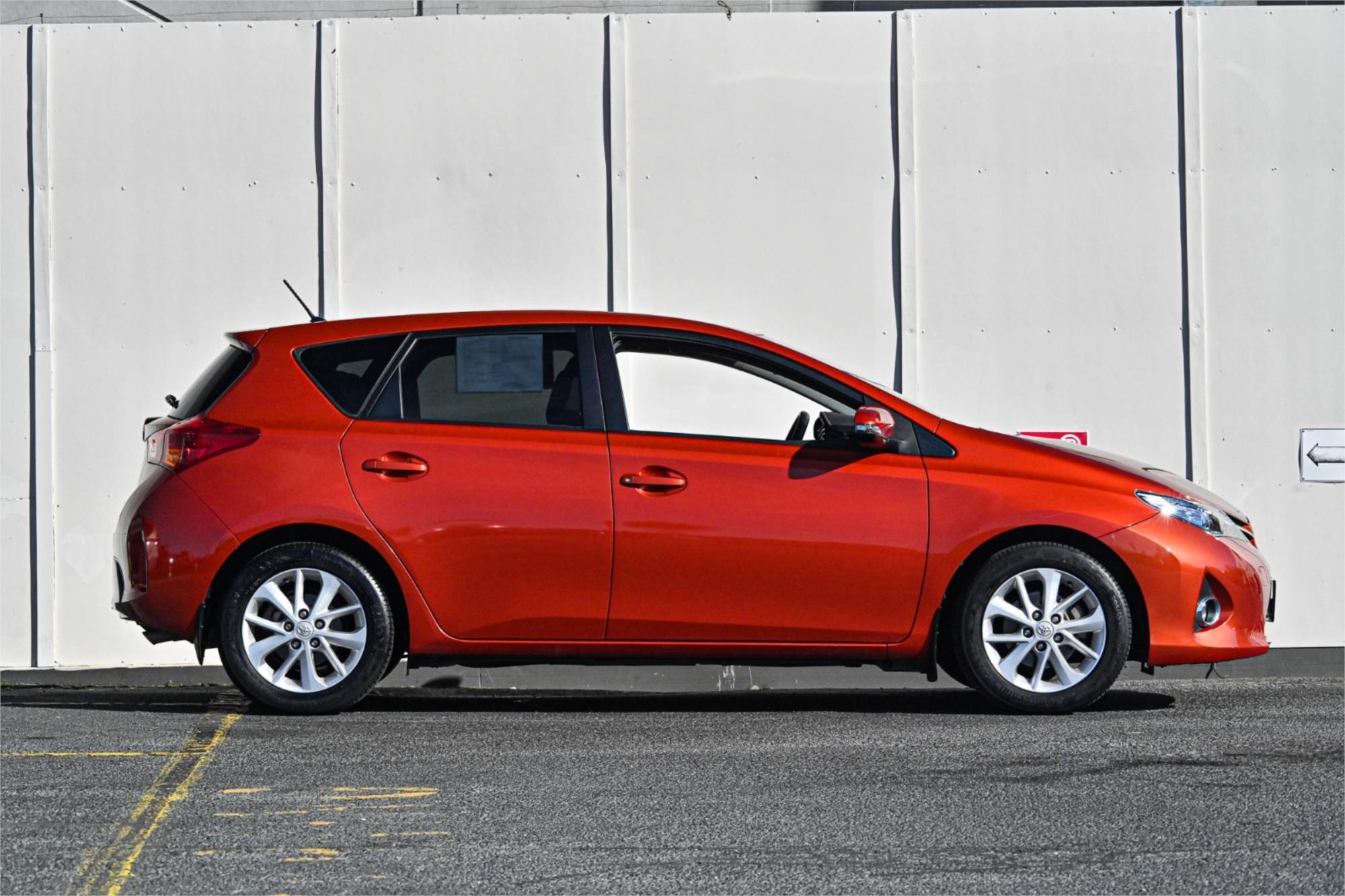 2013 TOYOTA COROLLA ZRE182R ASCENT 6 SP MANUAL 5D HATCHBACK