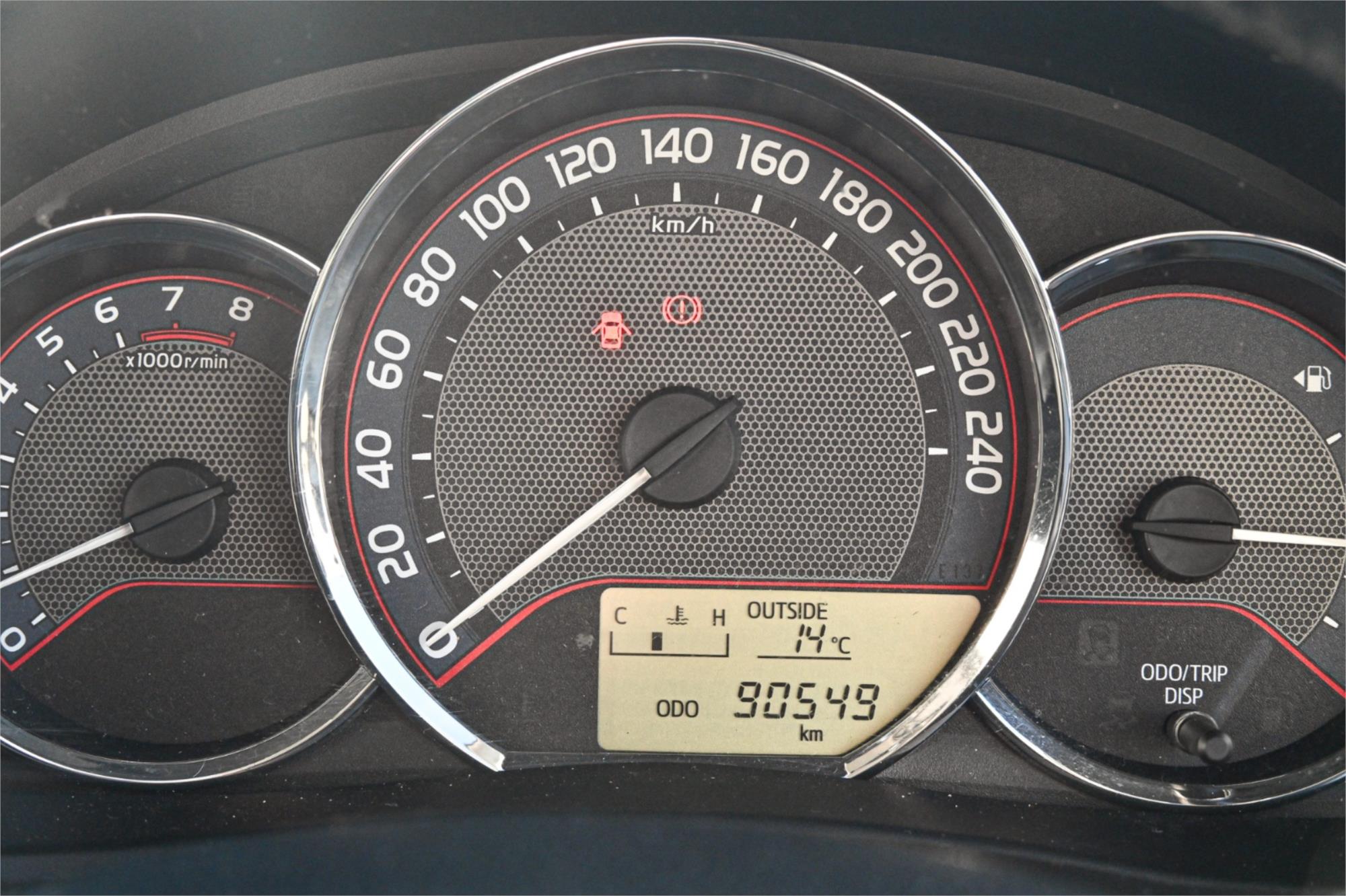 2013 TOYOTA COROLLA ZRE182R ASCENT 6 SP MANUAL 5D HATCHBACK