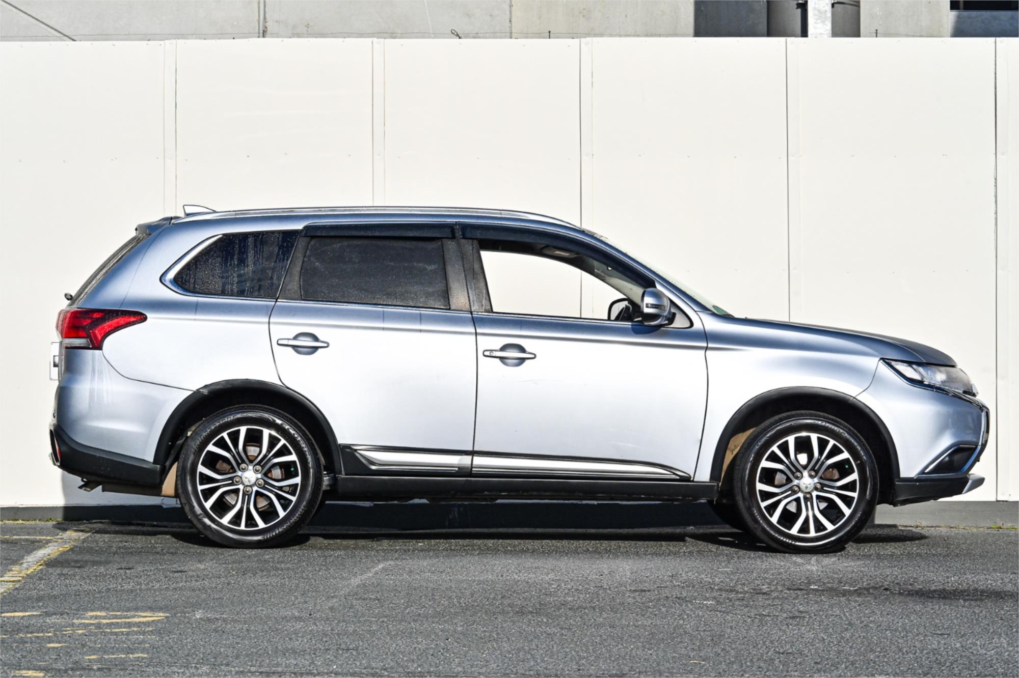 2017 MITSUBISHI OUTLANDER ZK MY17 LS (4x2) CONTINUOUS VARIABLE 4D WAGON