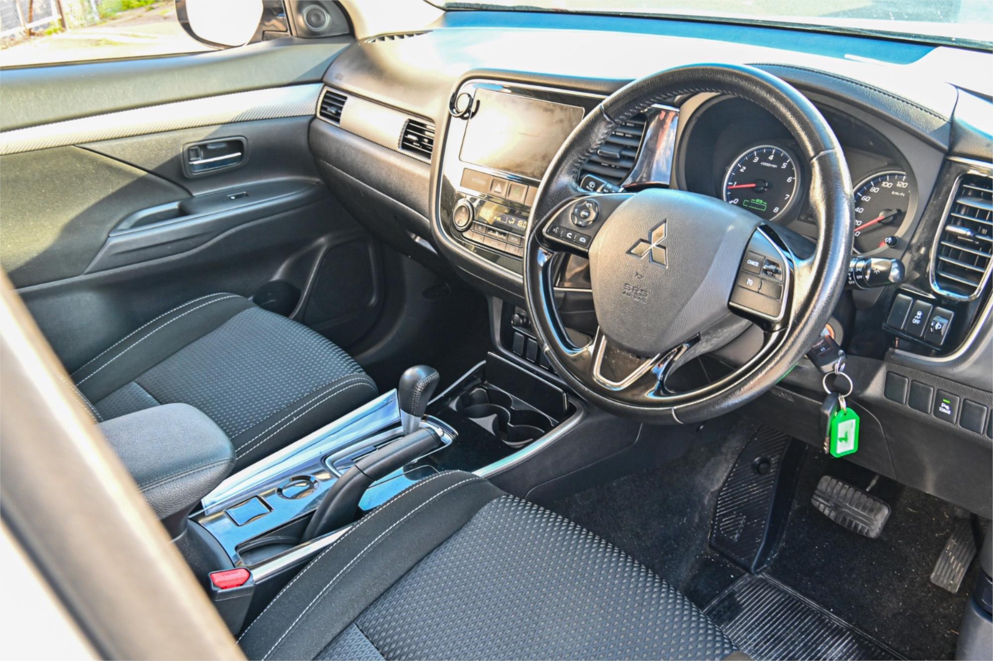 2017 MITSUBISHI OUTLANDER ZK MY17 LS (4x2) CONTINUOUS VARIABLE 4D WAGON