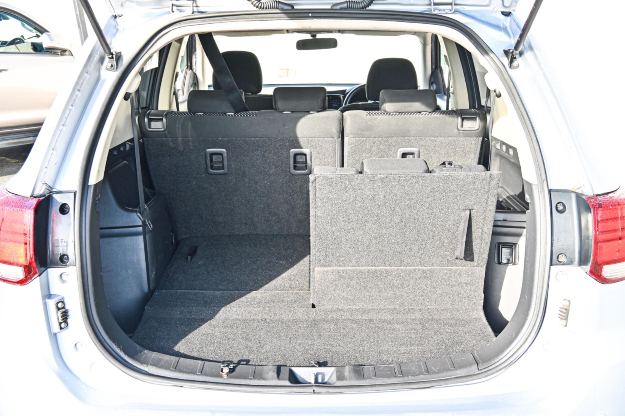 2017 MITSUBISHI OUTLANDER ZK MY17 LS (4x2) CONTINUOUS VARIABLE 4D WAGON