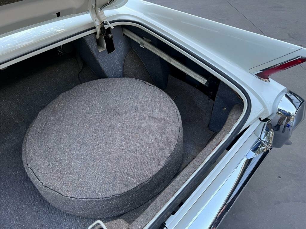 1962 CADILLAC DE VILLE PARK AVENUE 4 SP AUTOMATIC 4D HARDTOP