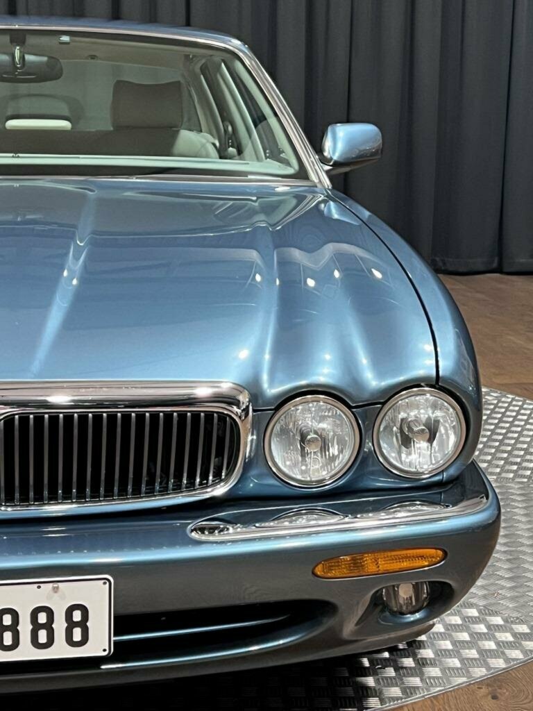 1998 JAGUAR XJ8 3.2 5 SP AUTOMATIC 4D SALOON