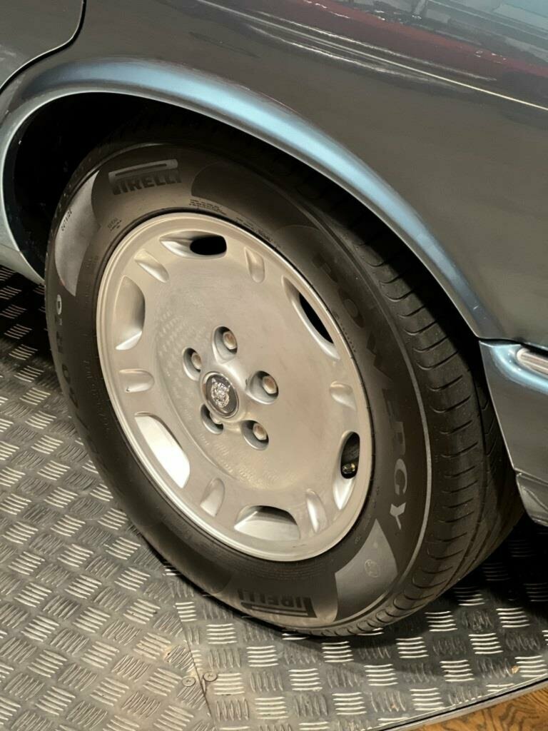 1998 JAGUAR XJ8 3.2 5 SP AUTOMATIC 4D SALOON