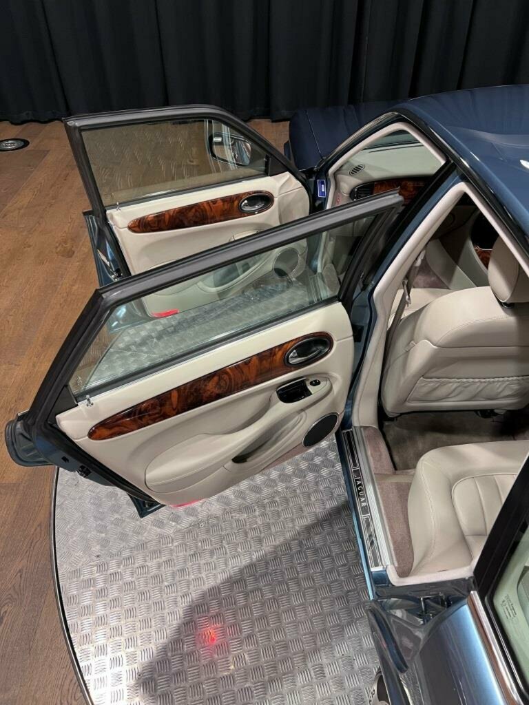 1998 JAGUAR XJ8 3.2 5 SP AUTOMATIC 4D SALOON