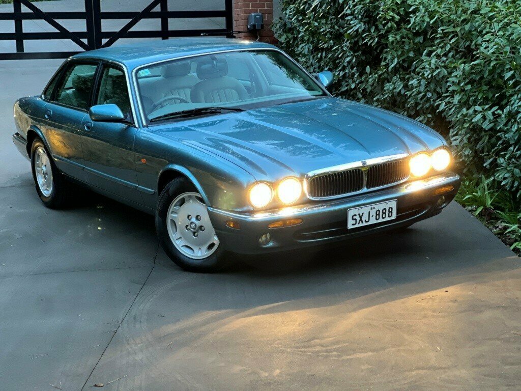 1998 JAGUAR XJ8 3.2 5 SP AUTOMATIC 4D SALOON