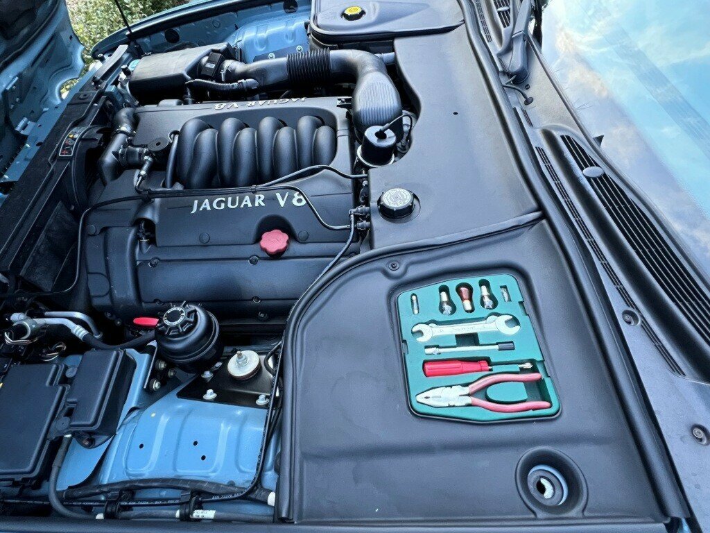 1998 JAGUAR XJ8 3.2 5 SP AUTOMATIC 4D SALOON
