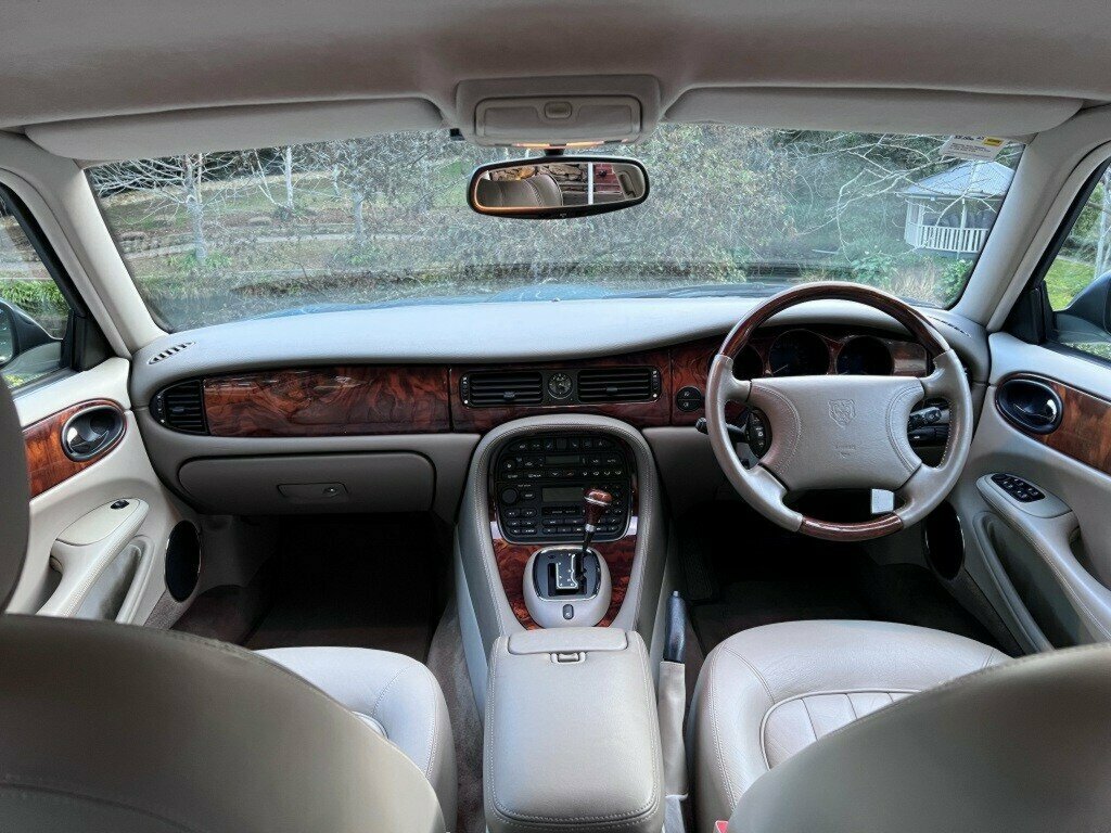 1998 JAGUAR XJ8 3.2 5 SP AUTOMATIC 4D SALOON