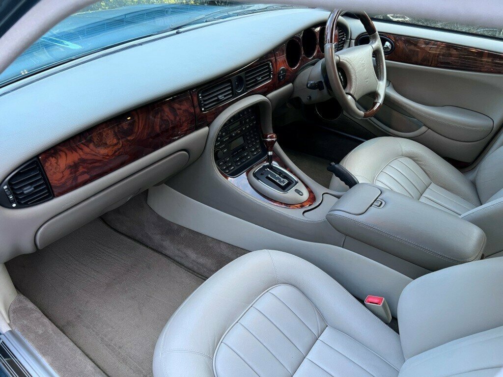 1998 JAGUAR XJ8 3.2 5 SP AUTOMATIC 4D SALOON