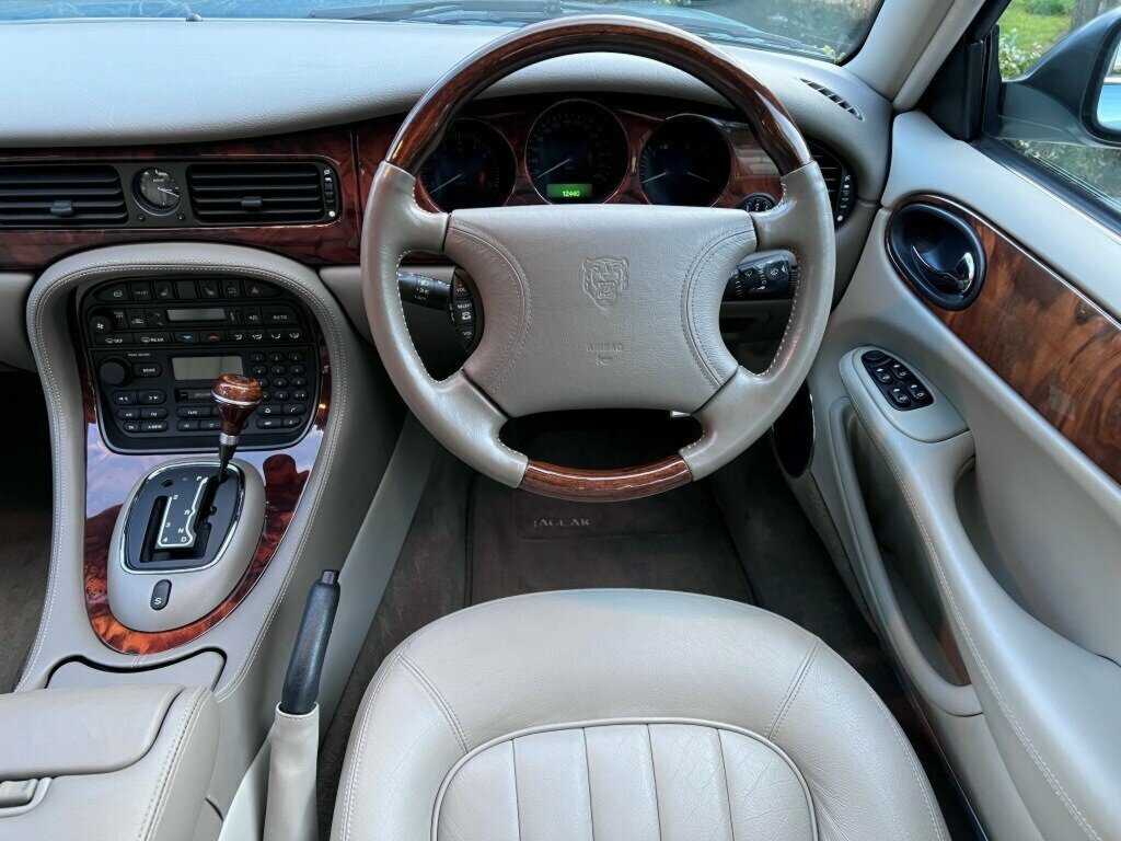 1998 JAGUAR XJ8 3.2 5 SP AUTOMATIC 4D SALOON