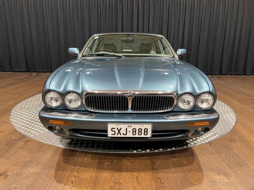 1998 JAGUAR XJ8 3.2 5 SP AUTOMATIC 4D SALOON