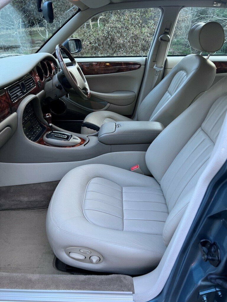 1998 JAGUAR XJ8 3.2 5 SP AUTOMATIC 4D SALOON