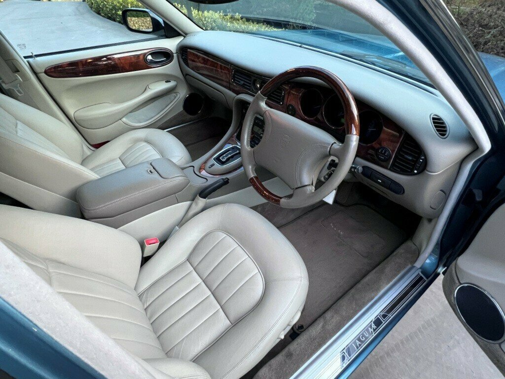 1998 JAGUAR XJ8 3.2 5 SP AUTOMATIC 4D SALOON