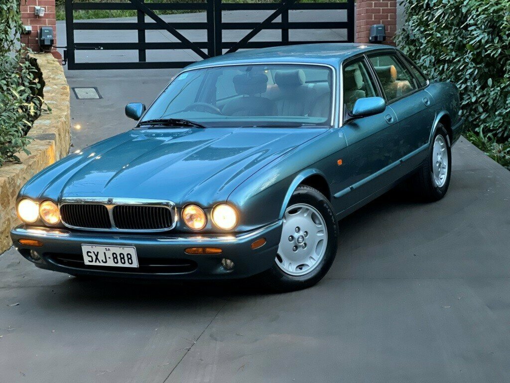 1998 JAGUAR XJ8 3.2 5 SP AUTOMATIC 4D SALOON