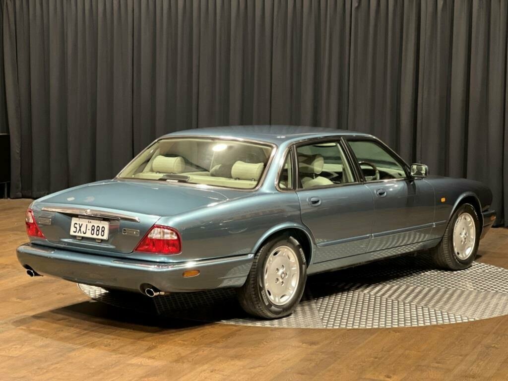 1998 JAGUAR XJ8 3.2 5 SP AUTOMATIC 4D SALOON