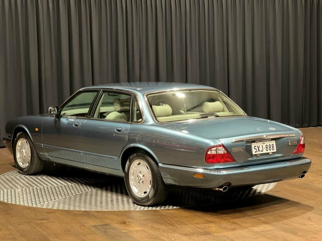 1998 JAGUAR XJ8 3.2 5 SP AUTOMATIC 4D SALOON