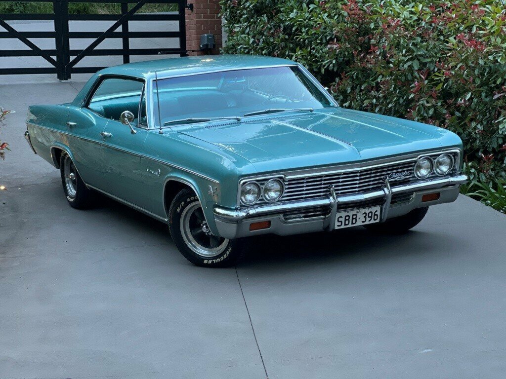 1966 CHEVROLET IMPALA SEDAN
