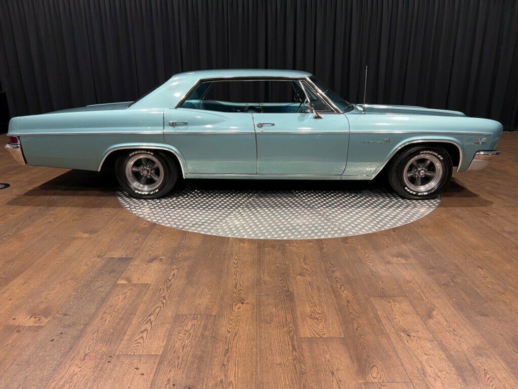 1966 CHEVROLET IMPALA SEDAN