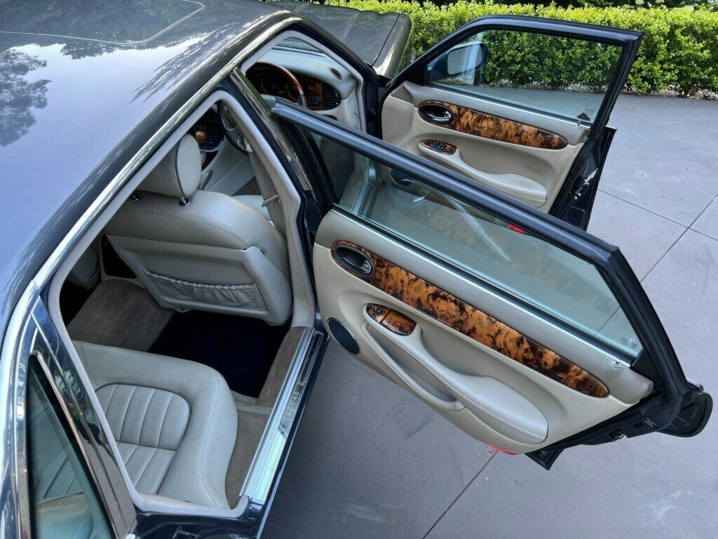 2002 JAGUAR XJ8 4.0 SPORT 5 SP AUTOMATIC 4D SALOON