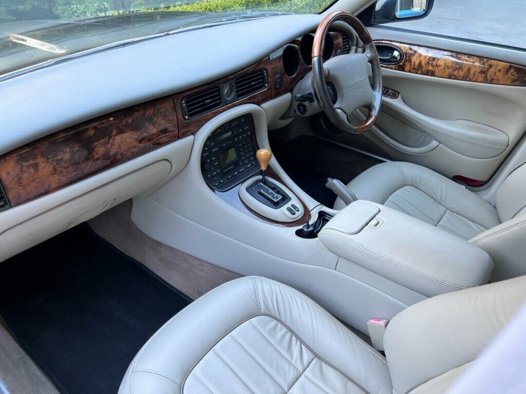 2002 JAGUAR XJ8 4.0 SPORT 5 SP AUTOMATIC 4D SALOON