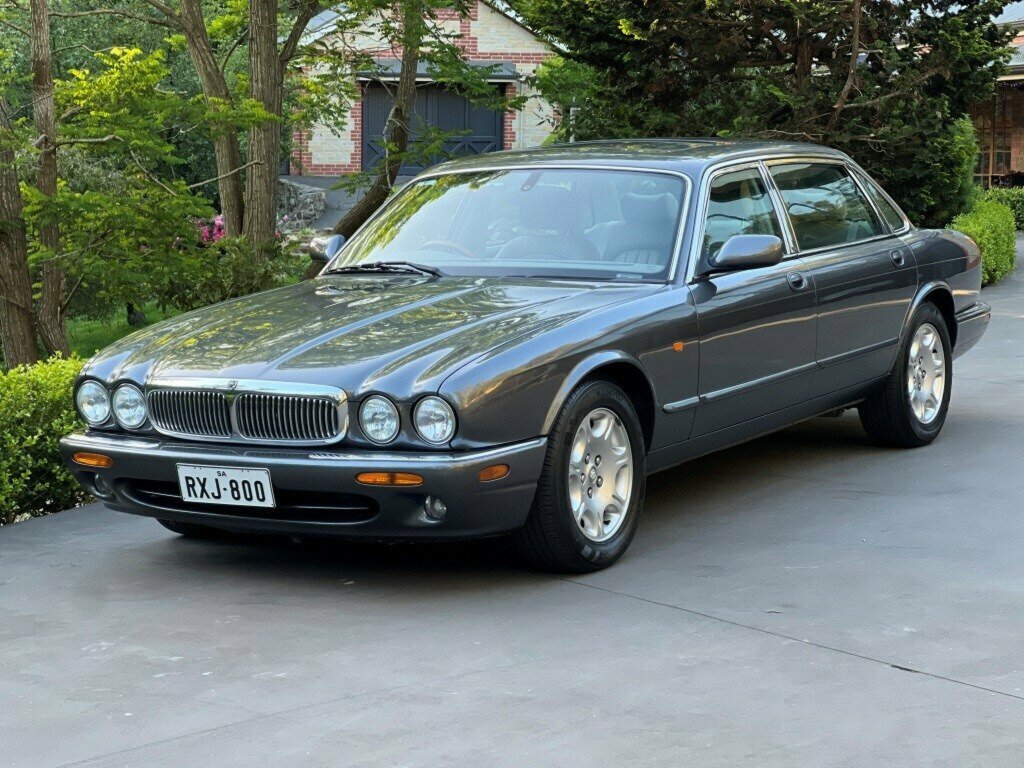 2002 JAGUAR XJ8 4.0 SPORT 5 SP AUTOMATIC 4D SALOON