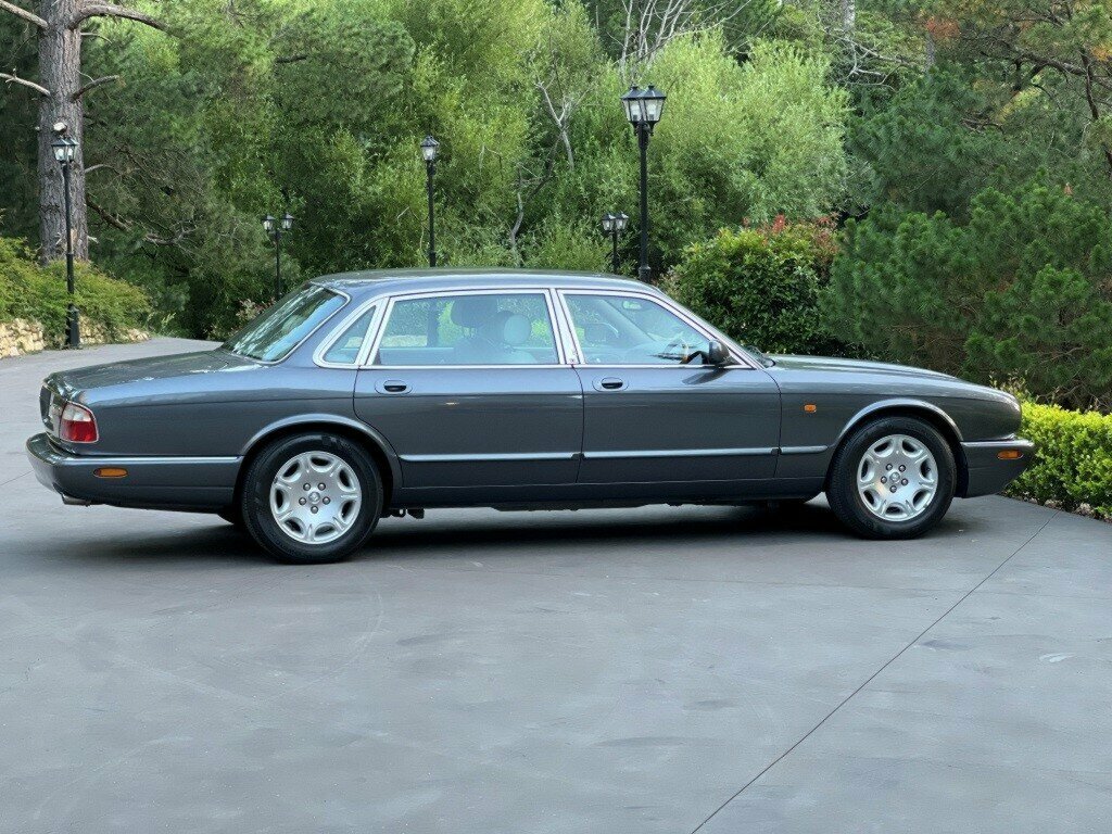 2002 JAGUAR XJ8 4.0 SPORT 5 SP AUTOMATIC 4D SALOON