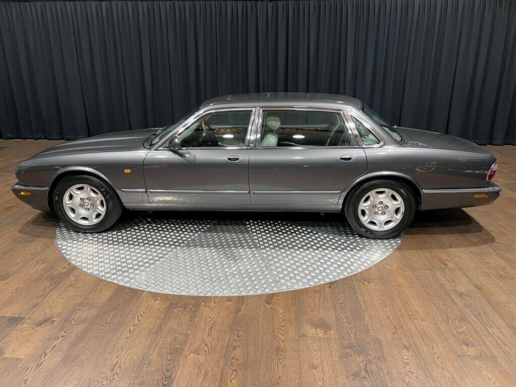 2002 JAGUAR XJ8 4.0 SPORT 5 SP AUTOMATIC 4D SALOON
