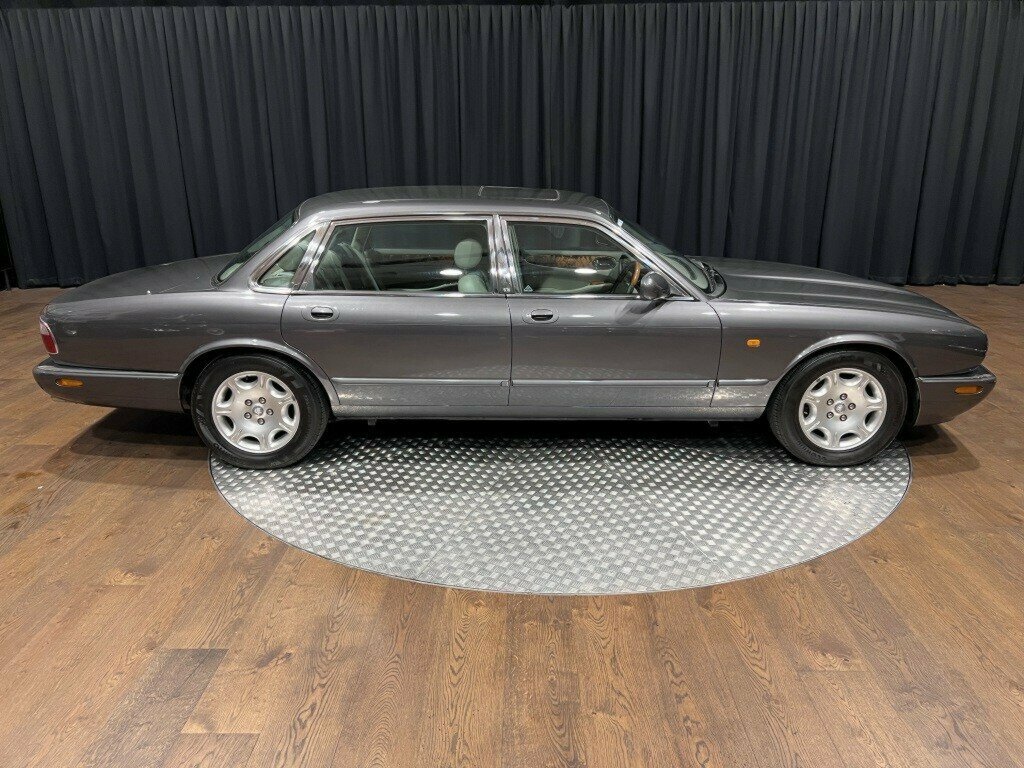 2002 JAGUAR XJ8 4.0 SPORT 5 SP AUTOMATIC 4D SALOON