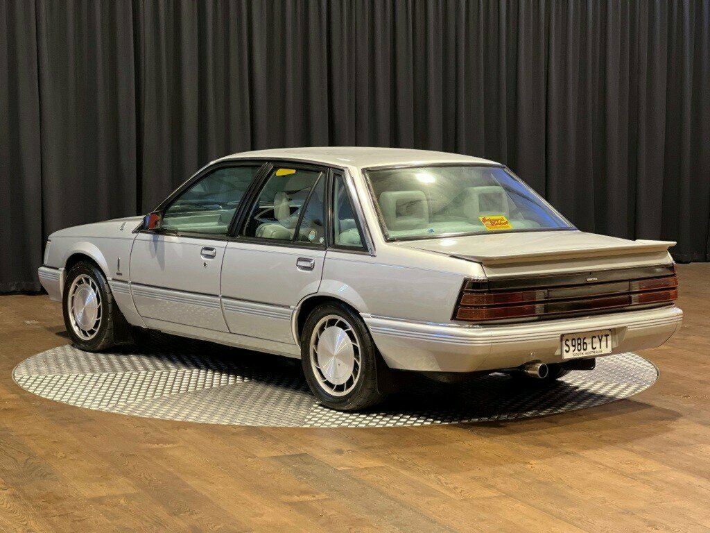 1985 HOLDEN HDT CALAIS DIRECTOR 3 SP AUTOMATIC 4D SEDAN