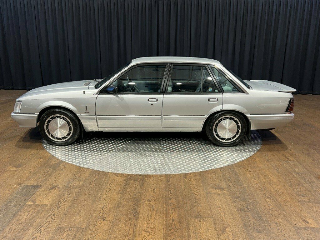 1985 HOLDEN HDT CALAIS DIRECTOR 3 SP AUTOMATIC 4D SEDAN