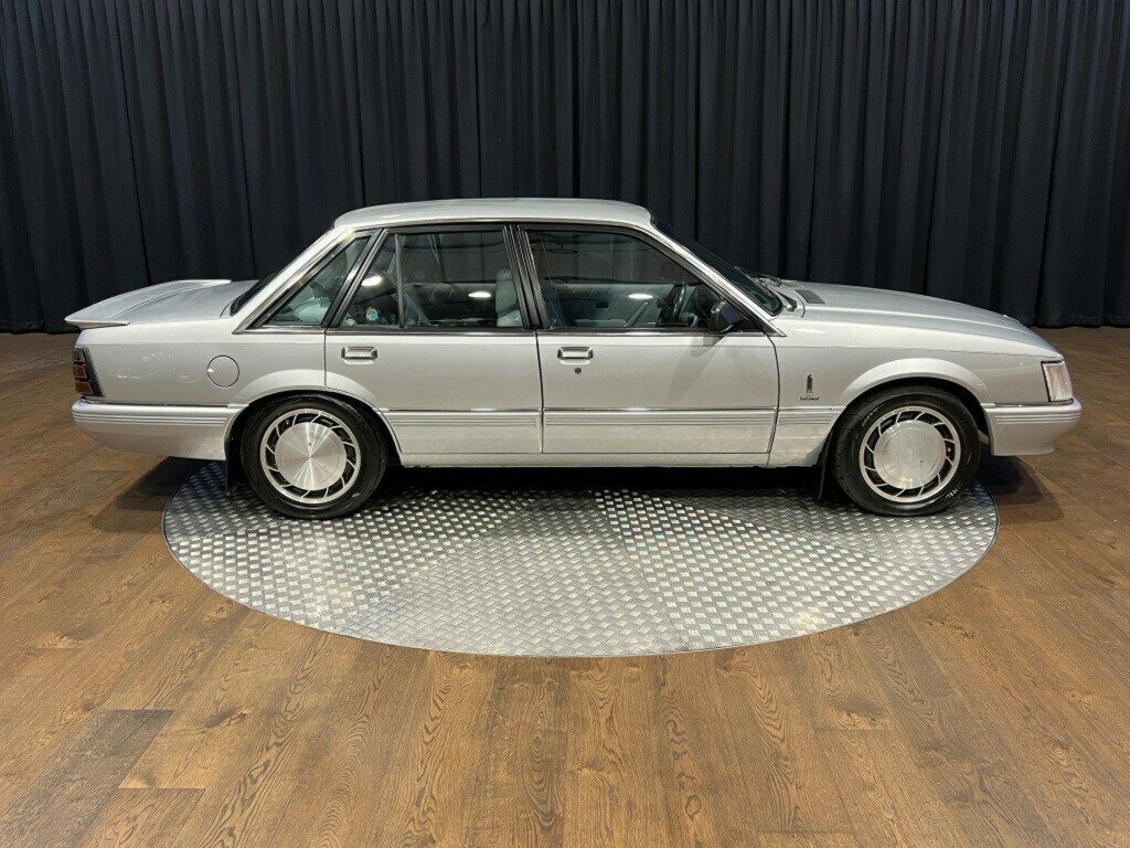 1985 HOLDEN HDT CALAIS DIRECTOR 3 SP AUTOMATIC 4D SEDAN
