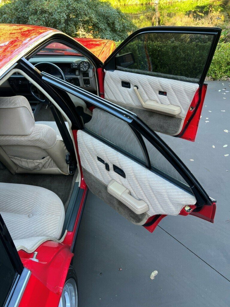 1986 HOLDEN COMMODORE VL SL 5 SP MANUAL 4D SEDAN