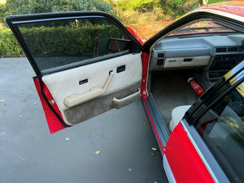 1986 HOLDEN COMMODORE VL SL 5 SP MANUAL 4D SEDAN