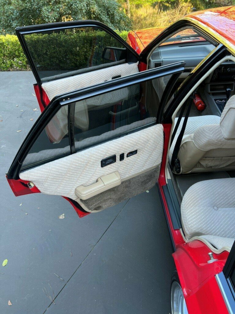 1986 HOLDEN COMMODORE VL SL 5 SP MANUAL 4D SEDAN