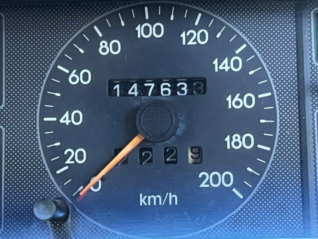 1986 HOLDEN COMMODORE VL SL 5 SP MANUAL 4D SEDAN