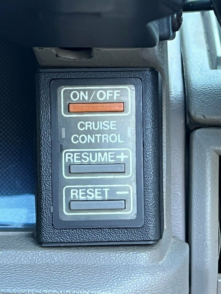 1986 HOLDEN COMMODORE VL SL 5 SP MANUAL 4D SEDAN