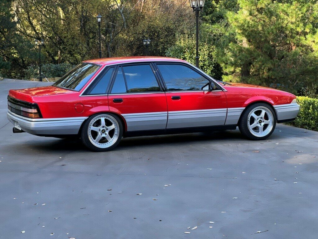 1986 HOLDEN COMMODORE VL SL 5 SP MANUAL 4D SEDAN