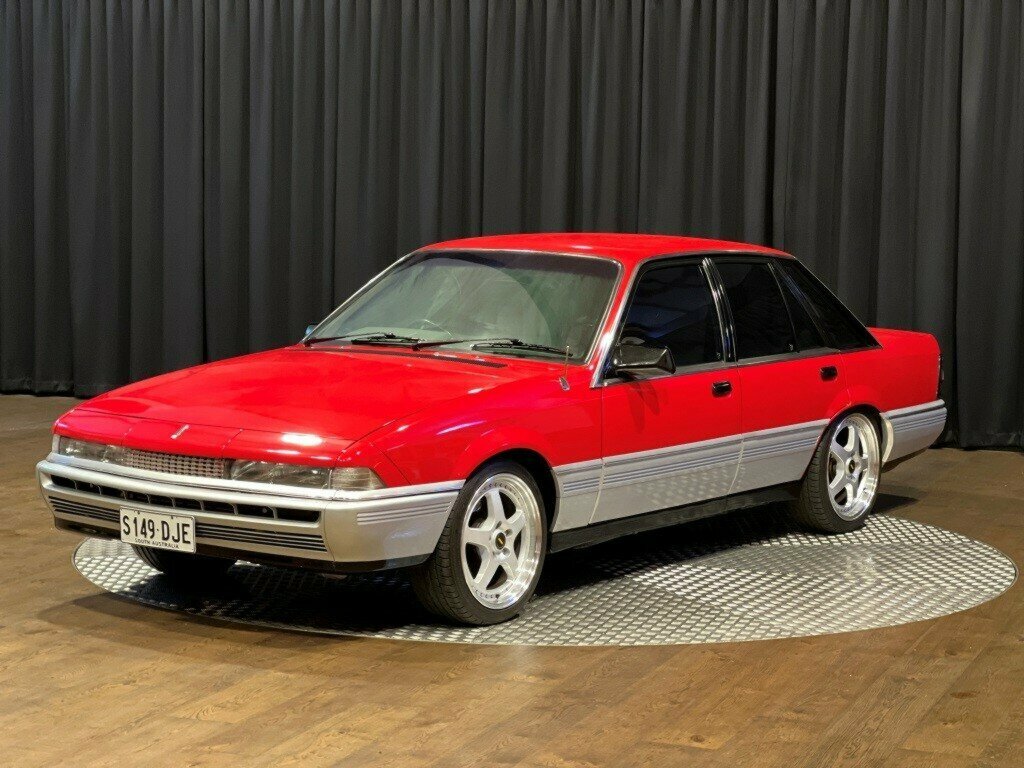 1986 HOLDEN COMMODORE VL SL 5 SP MANUAL 4D SEDAN