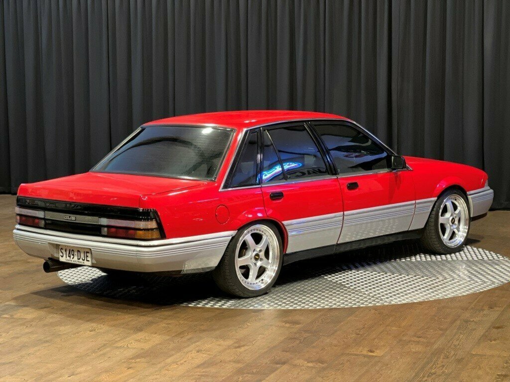 1986 HOLDEN COMMODORE VL SL 5 SP MANUAL 4D SEDAN