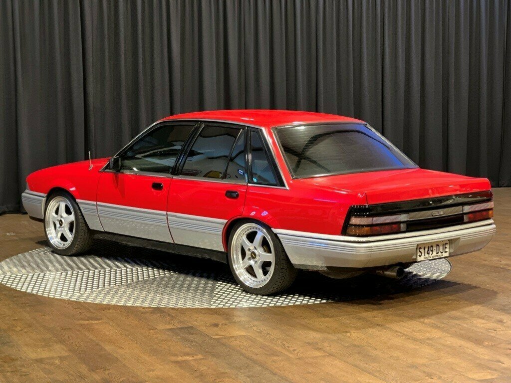 1986 HOLDEN COMMODORE VL SL 5 SP MANUAL 4D SEDAN